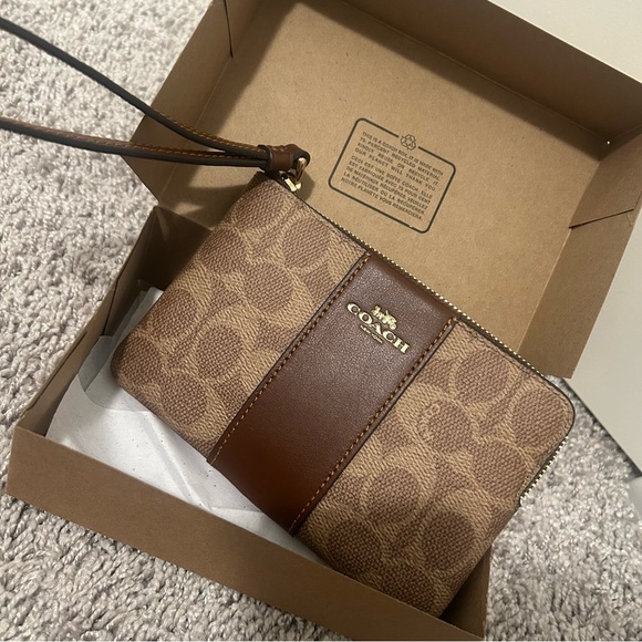Coach Wristlet - Picture 3 of 7